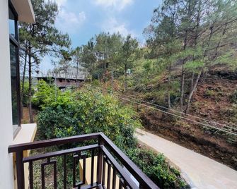 Mountain Views by Xtsy - Shillong - Balcony