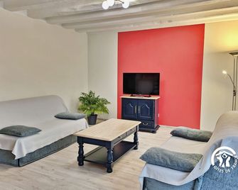 Charming Countryside Retreat with Farm Experience and Nearby Forest - L’Huisserie - Salon