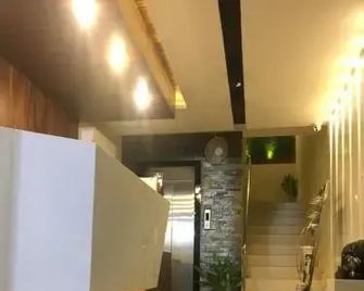 Hotel Rayyan - Srīperumbūdūr - Front desk