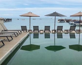 Punnpreeda Beach Resort - Koh Samui - Bể bơi