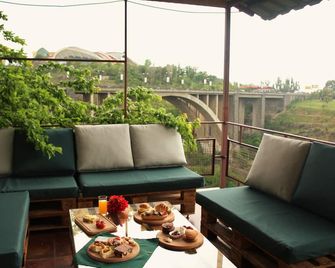 Olympia Garden Hotel - Ereván - Balcón