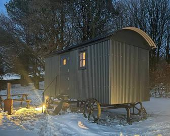 Shepherds Hut with stunning views located on the edge of the peak district - Macclesfield - Building