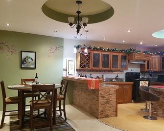 A Beautiful And Safe 3 Bedroom Home In A Gated Community - Arima - Restaurant