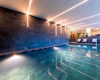 Hotel Panoramic Lotsch - Sarentino - Pool