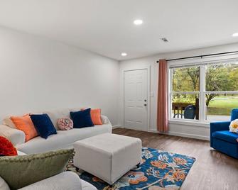 Park Place #1 - Stylish Apartment Located Across From Park - Richmond - Sala de estar
