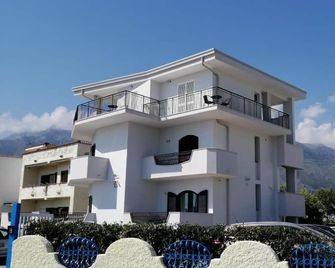Hotel Tirreno - Formia - Gebäude