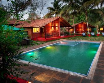Lotus an Eco Beach Resort Dapoli Murud - Dāpoli - Piscina
