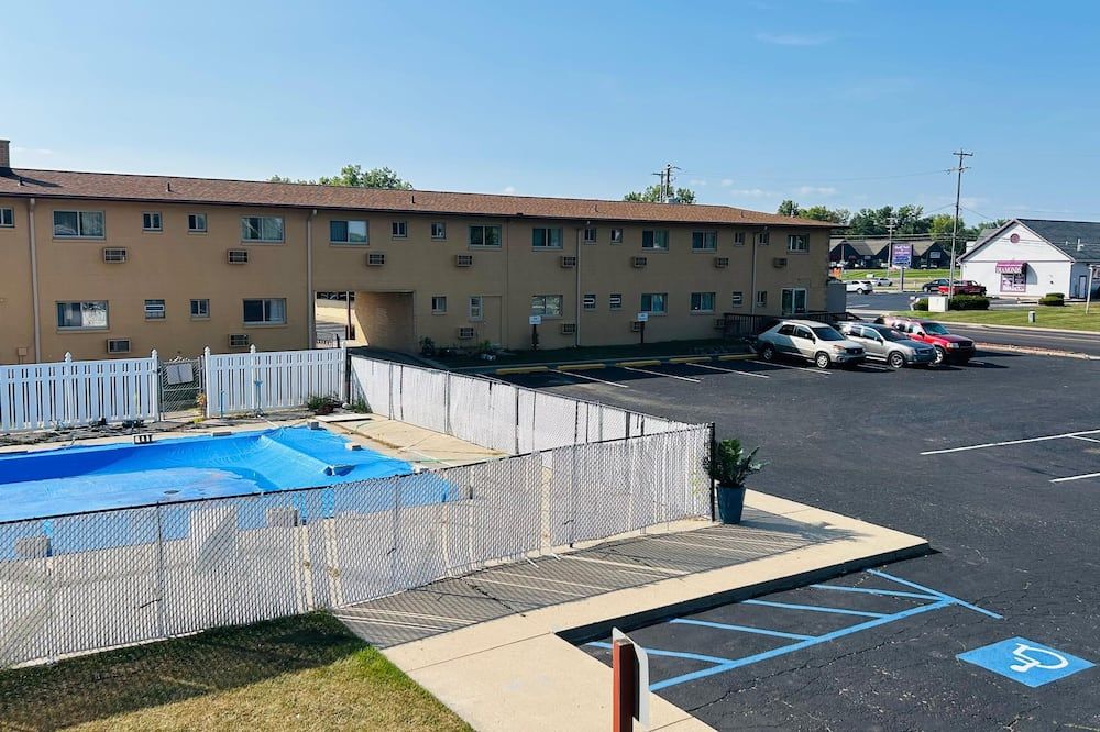 Capital O Swan Inn Comstock Park - קומסטוק פארק - לובי