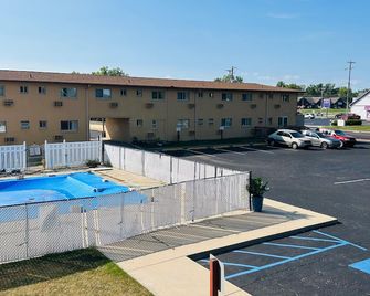 Capital O Swan Inn Comstock Park - קומסטוק פארק - לובי