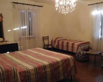 Casa dei nonni trisobbio - Trisobbio - Habitación