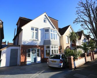 Huge seaside house with parking and garden - Hove - Bâtiment