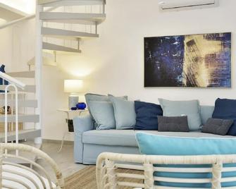 Casa Blanca a due passi dal mare - Santa Maria del Focallo - Living room