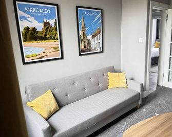 56 Degrees North - Kirkcaldy - Huiskamer