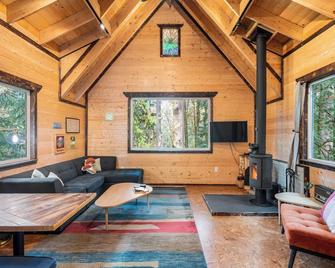 Your Adventure Basecamp - A Semi Off-Grid Experience with Sauna - Gold Bar - Sala de estar