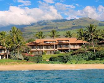 Makena Surf | F104 | Beachfront Resort - Makena - Building