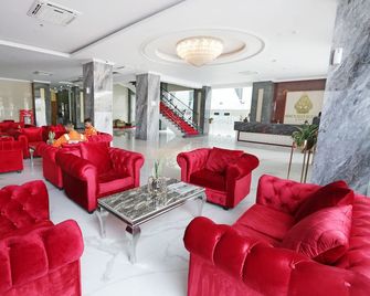 Sindoro Hotel Cilacap by Conary - Cilacap - Lounge