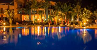 Protea Hotel by Marriott Entebbe - Entebbe - Svømmebasseng