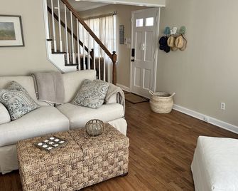 Spring Lake Lilac House - Bike to beach, town, Spring Lake, Sea Girt - Spring Lake - Living room