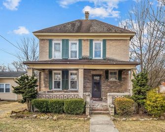 Broadway Cottage - Convenient location! - Berkeley Springs - Budova