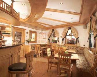 Hotel Flora - Sëlva - Bar