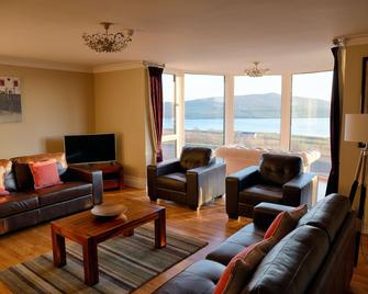 Spectacular views Of Dingle Bay And Town From A Luxurious Home. - Dingle - Living room