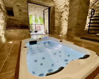 Grand Luxe Sensation Suite With Private Jacuzzi - Martignargues - Baño