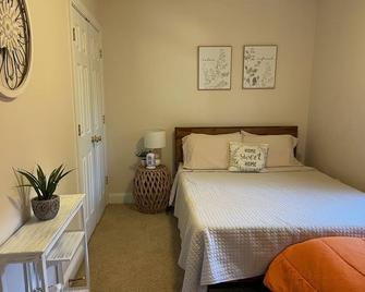 2 Bedroom Near: Messiah University, Mechanicsburg, Carlisle, Harrisburg, Hershey - Mechanicsburg - Bedroom
