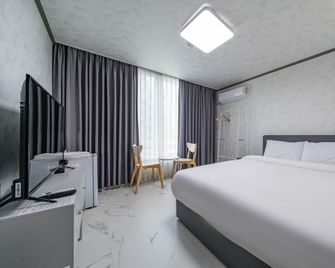 Lighthouse Beach Motel - Sokcho - Bedroom
