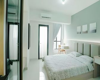The Alton Apartemen Semarang by Sirooms - Semarang - Schlafzimmer
