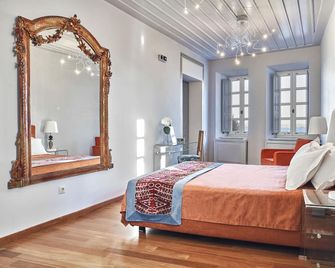 Villa Selena - 1830s Art-House Suites in Vaporia, 50m from Asteria Beach - Ermúpoli