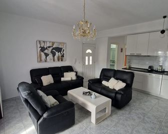 Doukas Aparthotel - Ofrinio