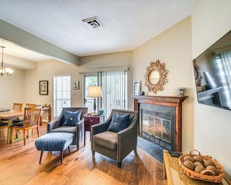 Home 5 Mi to Colonial Pkwy, 11 Mi to Busch Gardens - Williamsburg - Sala de estar