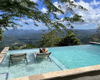 La Posada Mountain Retreat - 3 bedroom/2bath with Spectacular Views - Utuado - Pool