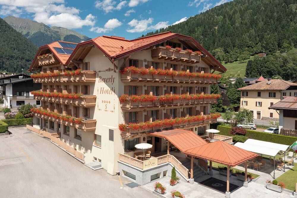 Beverly Alps Hotel & Spa - פינצולו - בניין