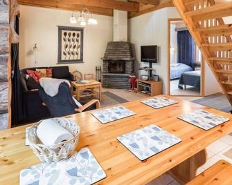 Holiday Home Sapara c10 by Interhome - Äkäslompolo - Essbereich