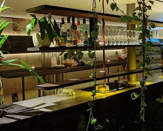 The Hide Hostel At Canggu - Adults Only - North Kuta - Bar