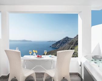 Hotel Thireas - פירה - מרפסת