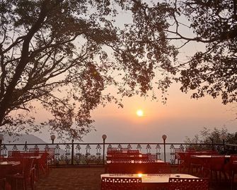 Laxmi Resort By Madstays (Pure Veg), Matheran Regards, Laxmi Resort - Matheran - Restaurante