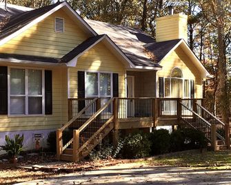 Close to 'The Walking Dead' territory, our Rockaway Hideaway. Hideaway. - Senoia - Edificio