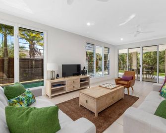 Sand and Sea Beach House - Marcoola - Sala de estar