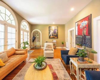 Historic 4br Trinity Park Home Near Duke - Durham - Living room