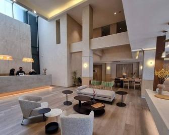 ذا بروني هوتل - باندار سري بيغاون - ردهة