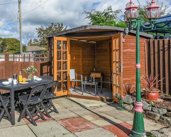 3 bedroom accommodation in Tywn - Tywyn - Innenhof