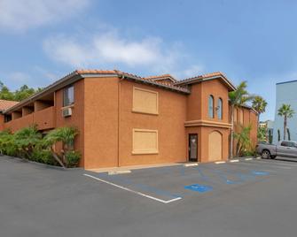 Quality Inn & Suites Oceanside Near Camp Pendleton - Oceanside - Bygning