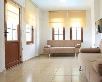 Su Apart Otel Akyaka - Akyaka - Huiskamer