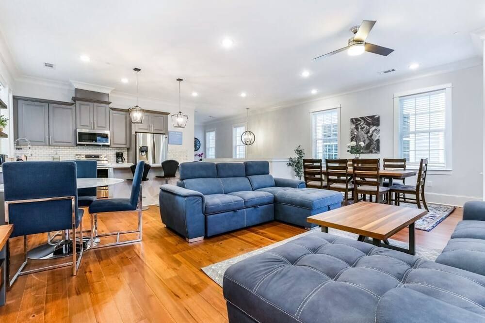 Spacious 5 Br Retreat - Pool - Near It All! - ניו אורלינס - סלון