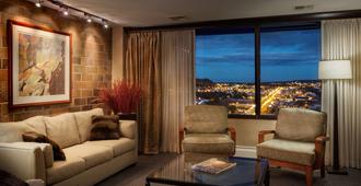 DoubleTree by Hilton Billings - Billings - Living room