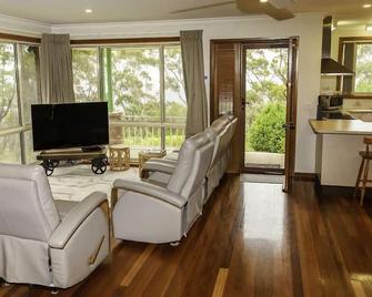 Highland View - Mount Victoria - Living room