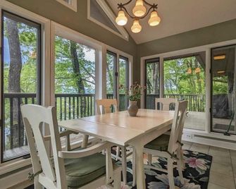 Harmony Hill - Lake Junaluska - Dining room