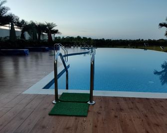 Hongthor Resort - Kaziranga - Pool